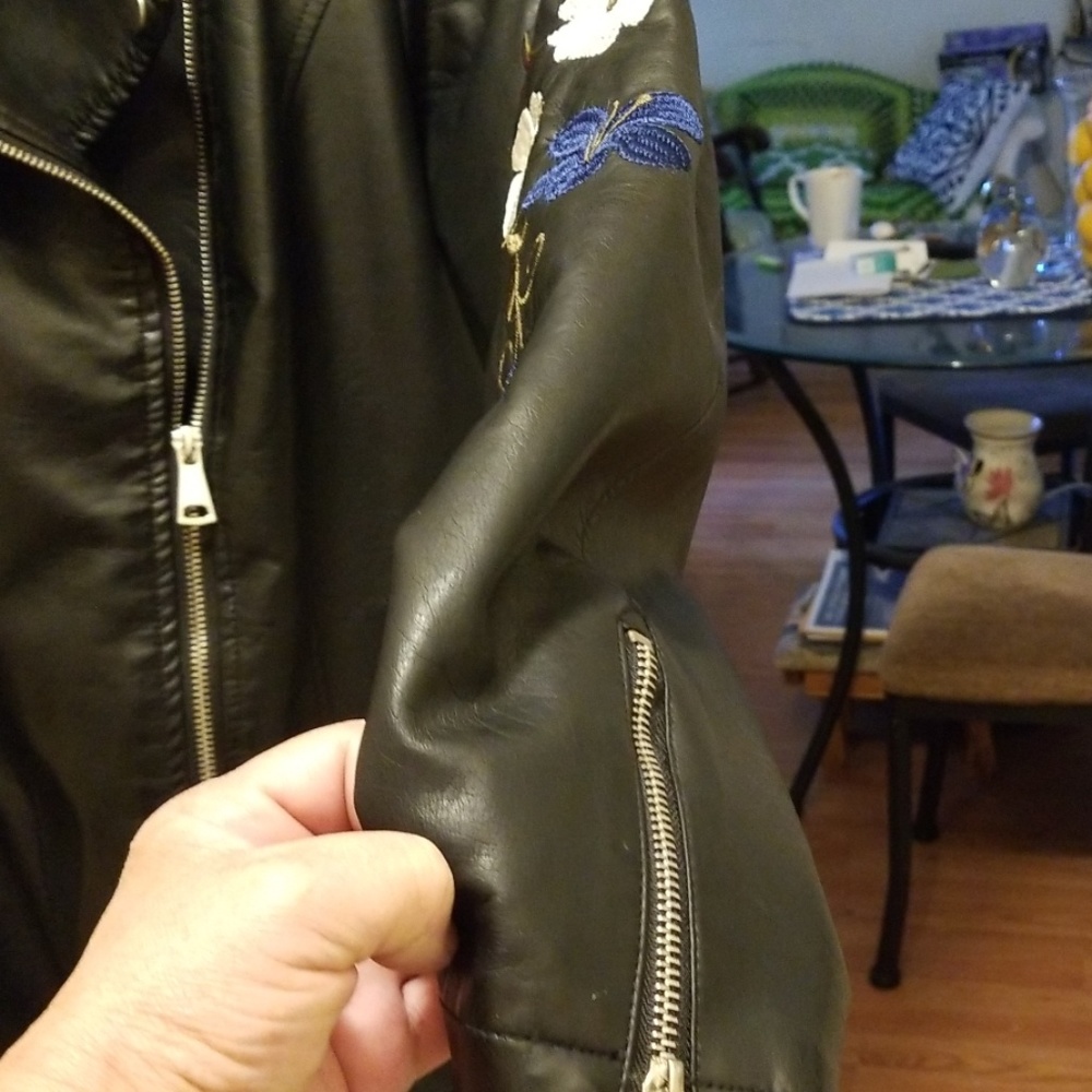 Lether jacket - Picture 4 of 6